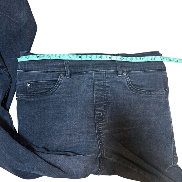 Spanx SPANXshape EveryWear black pull on Flare Jeans size medium petite 20326q - Picture 8 of 8